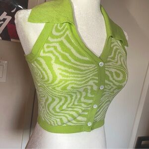 retro 70s inspired wavy pattern bright green collared crop top